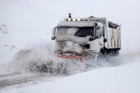 برف راه ارتباطی چند روستای خوشاب را بست